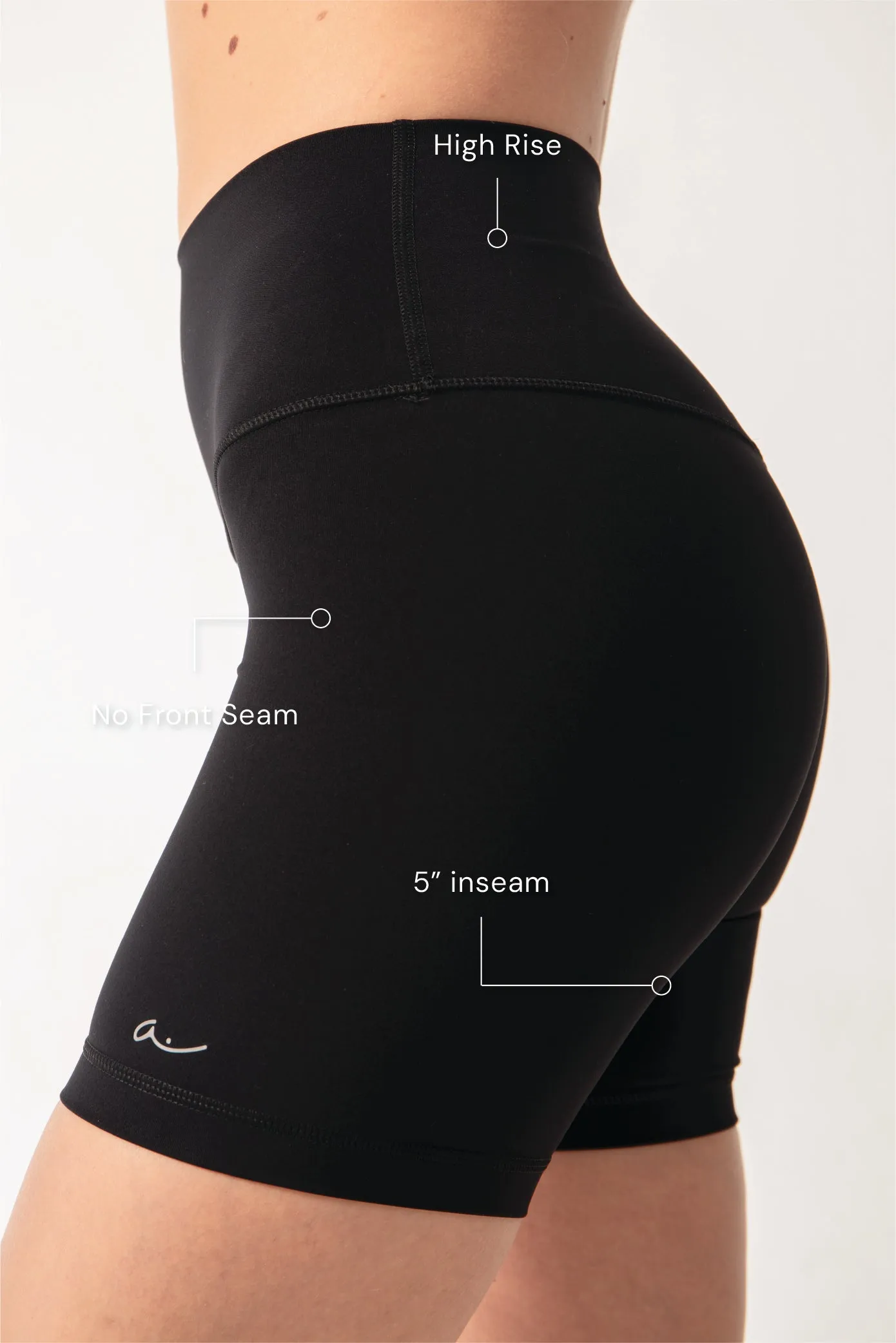 AURA Shorts - Black